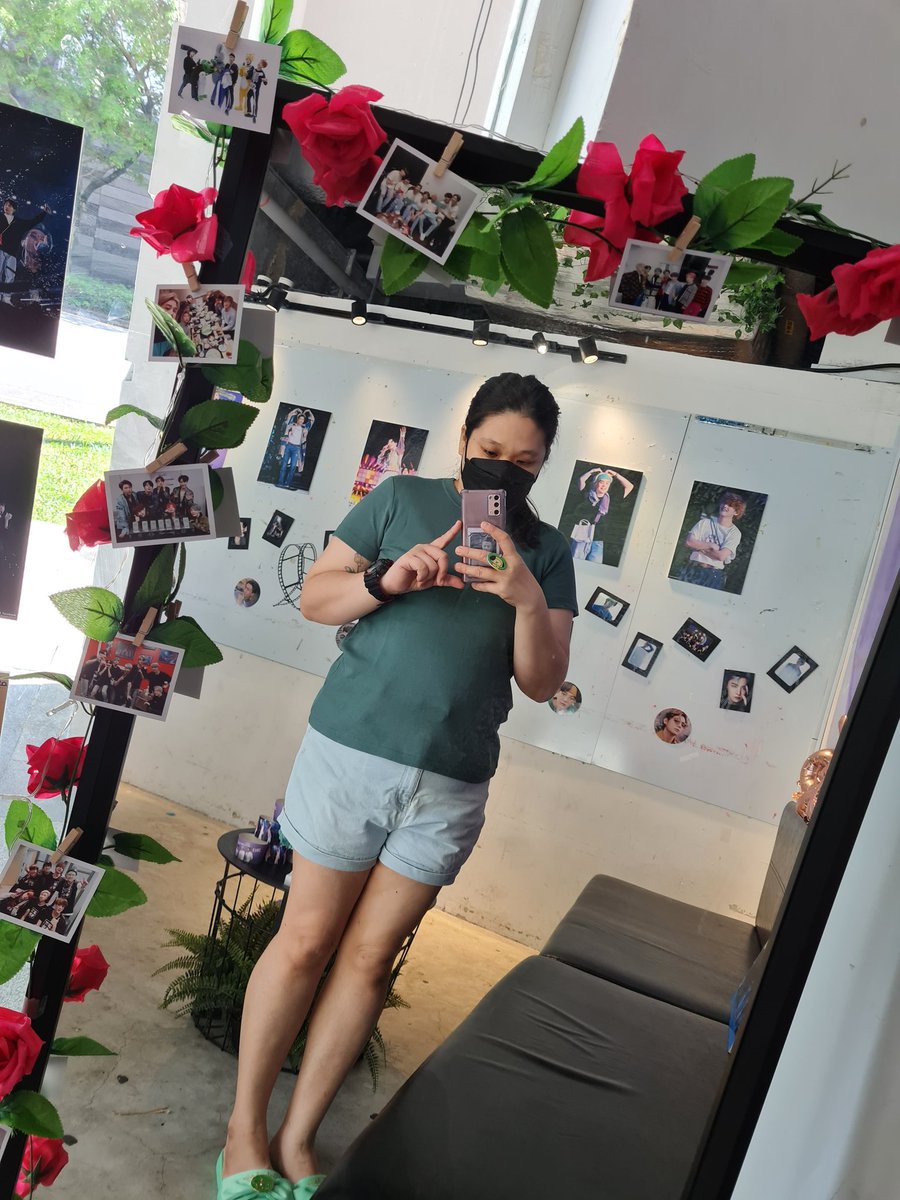Vminstan95's tweet photo. So long didn't went to bts cafe already just nice my friends are doing this event so just went down with my bff soulmate and support them is nice to see them around 💜💜 #FILMOUT1306 @myginsengstory @borahaetrouble https://t.co/kX5472EkBa