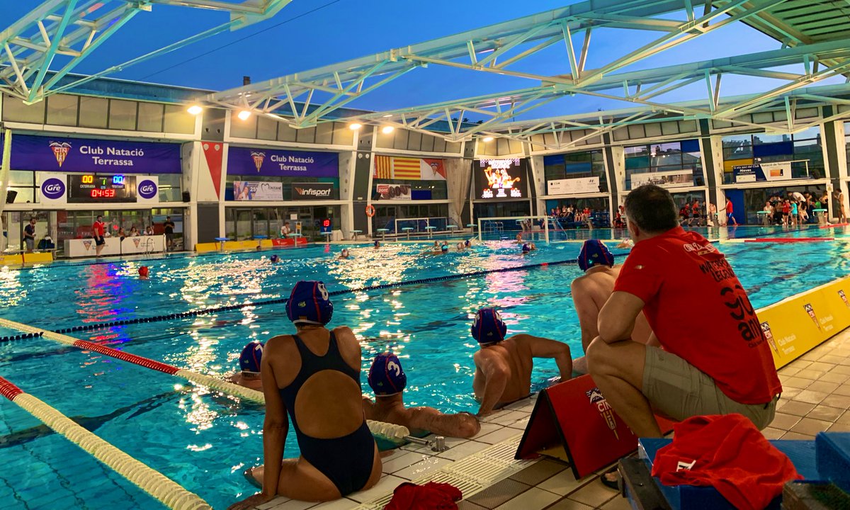 Quin gran partit de Legends vam viure ahir durant els actes del 90è aniversari del club! 

Moltes gràcies a tota la família del waterpolo egarenc!!

#Terrassa
#waterpolo
#femclub
#MareaRoja⚪️🔴