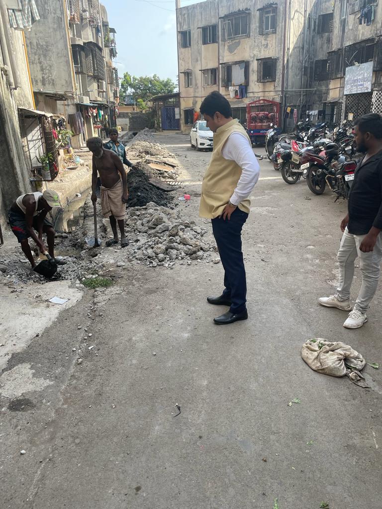 adv_ravivyas's tweet photo. आज प्रभाग क्र. 7 में पूनम बिल्डिंग के पास गटर के कार्य का सर्वेक्षण करते हुए।
#AdvRaviVyas #MBMC #BJPMiraBhayandar #BJPZillaPresident #GutterWork https://t.co/wnlP2qlD2I