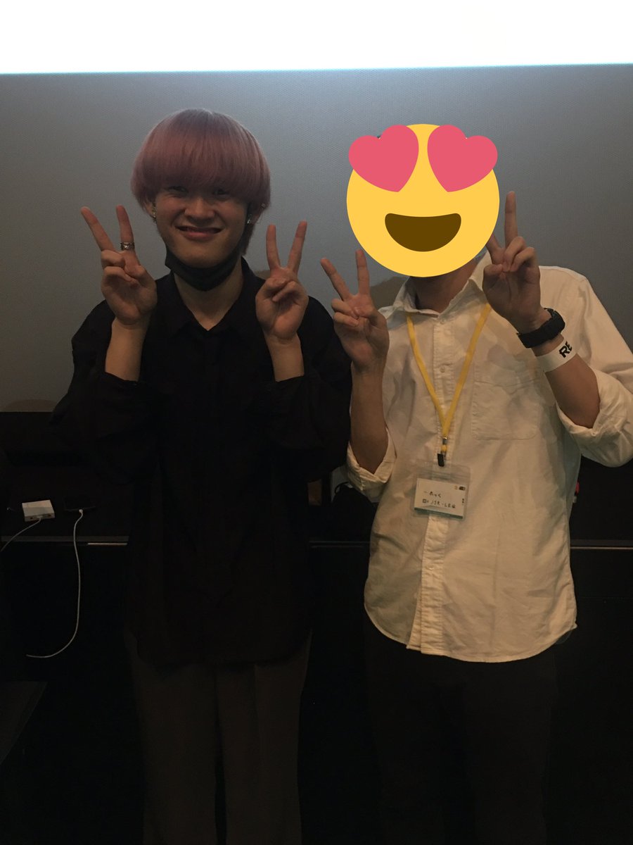 LEqX0621's tweet photo. 最高でした。
皆さんから貰ったサイン家宝にします。 https://t.co/7FEqZTXt6W