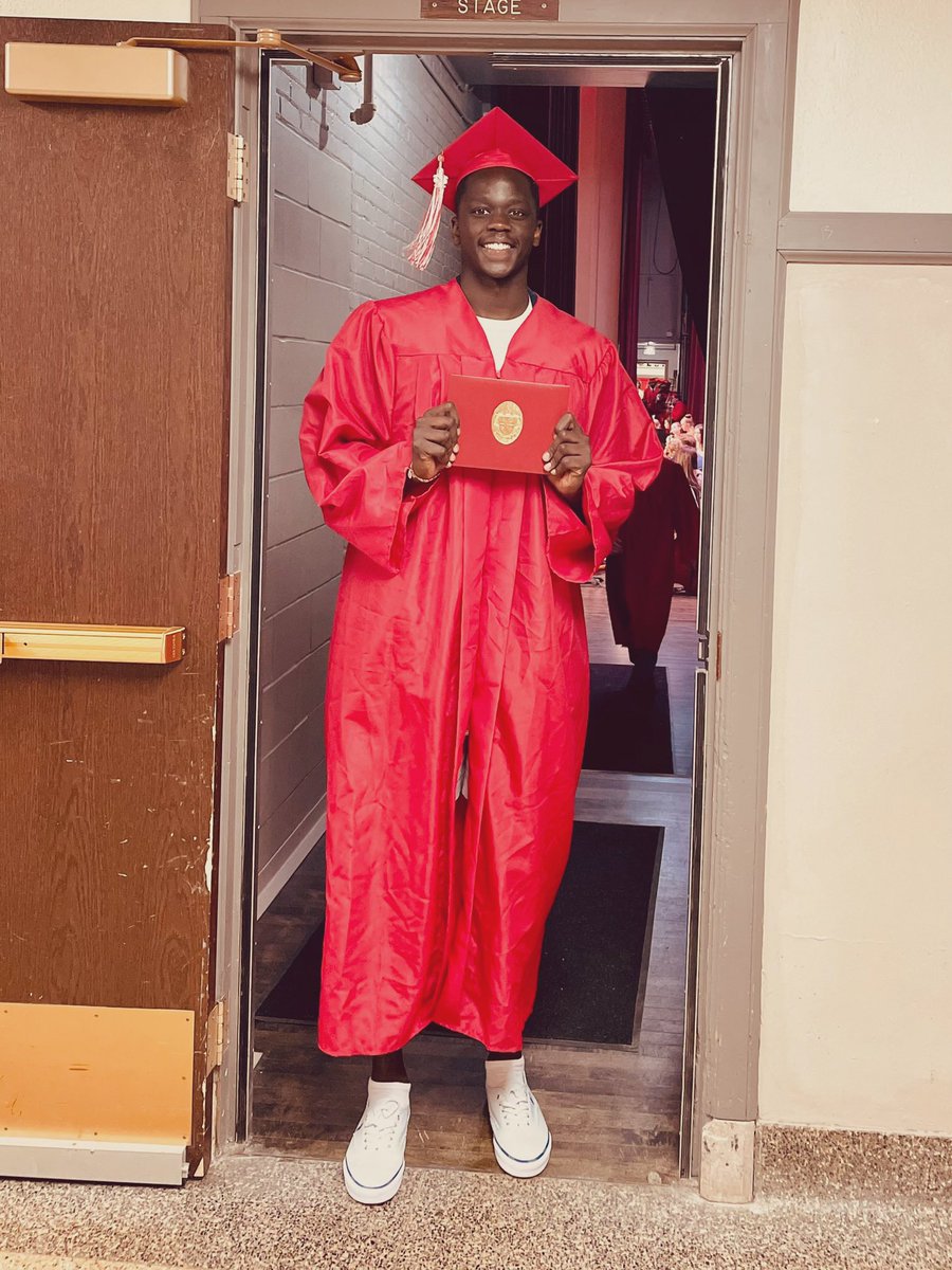 Since 2008 I have enjoyed supervising this event, it never gets old and always reminds me of the incredible calling educators have in supporting students PreK-12th grade. Congrats to the class of 2022! So proud of all of you!! <a href="/VictorIdris5/">Victor Idris</a> <a href="/ReanaSchmitt/">Reana Schmitt</a> #unconleader