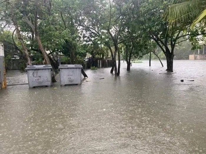 MMarreroCruz's tweet photo. Son impresionantes las inundaciones y daños ocasionados por las intensas lluvias 🌧️ que están afectando a nuestro país 🇨🇺.
Lamentamos cada una de las pérdidas de vidas humanas 😔.
🧏Es de vital importancia extremar medidas de precaución y mantenerse informados.
#SaldremosAdelante https://t.co/SfgW03DyJO