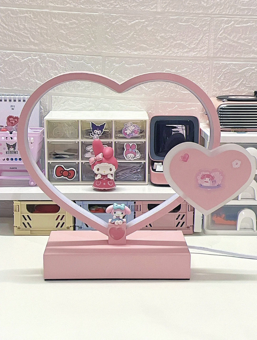 hello kitty tweet media