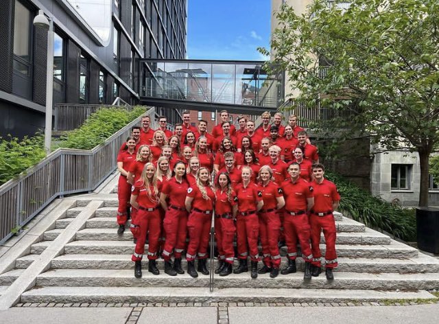 TrineStaff's tweet photo. Første kull med ny helseautorisasjon som paramedisinere🎓 Lykke til i gata ❤️ https://t.co/pWmgfuxmi4