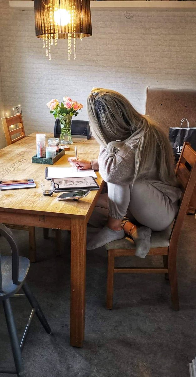 MilliieXx's tweet photo. Me in my habitat π ! This is also how i sit while playing #ApexLegends and i wonder why i cant hit my shots #lol π
β’
#artist #drawing #sketch #reference #sitlikeafrog πΈ https://t.co/hbBRRG0oem