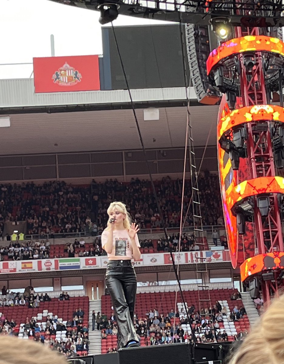 So now I understand my daughters and their love of <a href="/maisiehpeters/">maisie peters</a> #edsheeran2022 #maisiepeters #awesome #vibes #familynight #daughter #downwiththekids