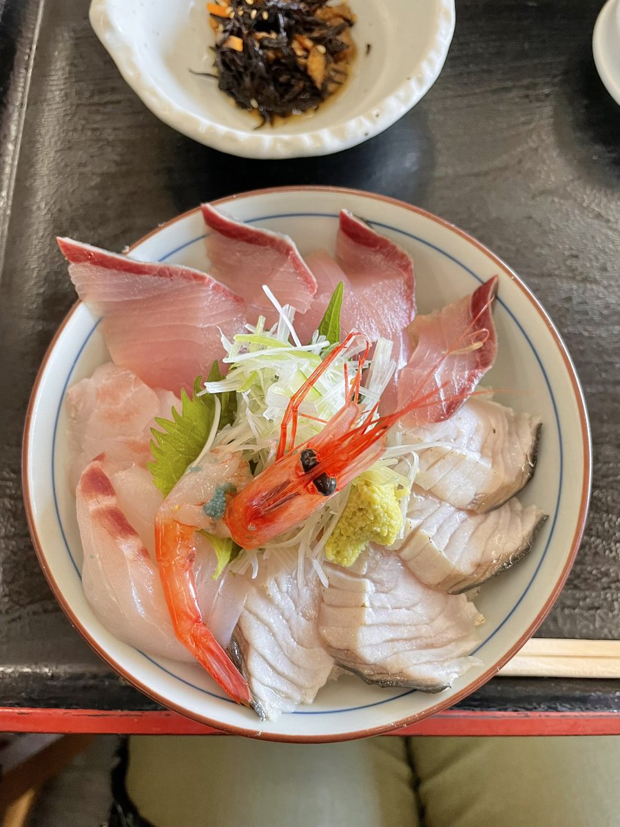 富山県氷見市の魚市場食堂にて🐟 海鮮丼うまー！！！！😭🙌✨