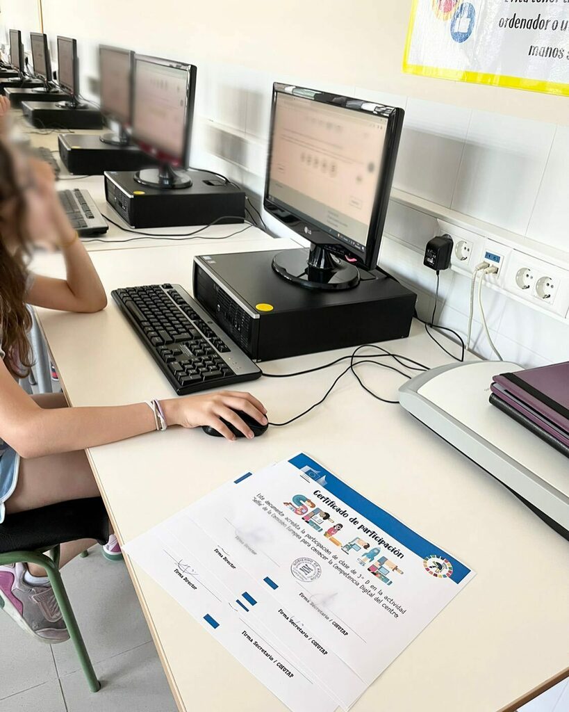 ArturoGrinon's tweet photo. Reflexionando y conociendo la percepción de la competencia digital en el colegio @ceipfororomano con la ayuda del alumnado con la herramienta de la Comisión Europea #selfie4school 

¡Gracias chicos/as! 

#cofotap #competenciadigital #CompetenciaDigitalDo… https://t.co/olzrN1MXvy https://t.co/nliNat5dvn