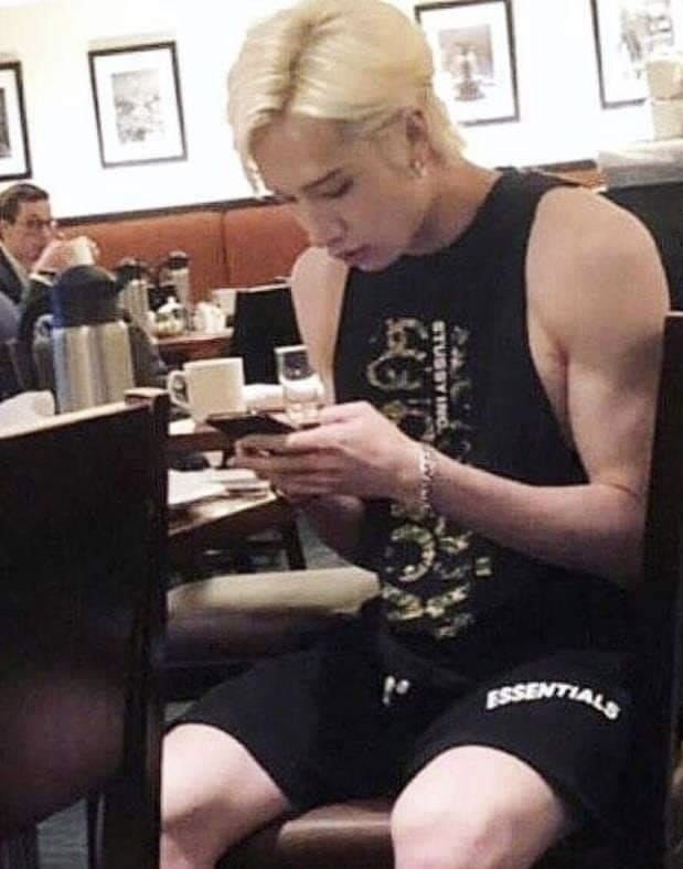 iveskz thinker (@0125files) on Twitter photo 