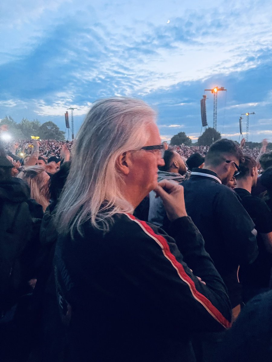 AdamShadbolt's tweet photo. @realclintonb great to see you watching Liam Gallagher last night. https://t.co/Tlv8yeUU8H