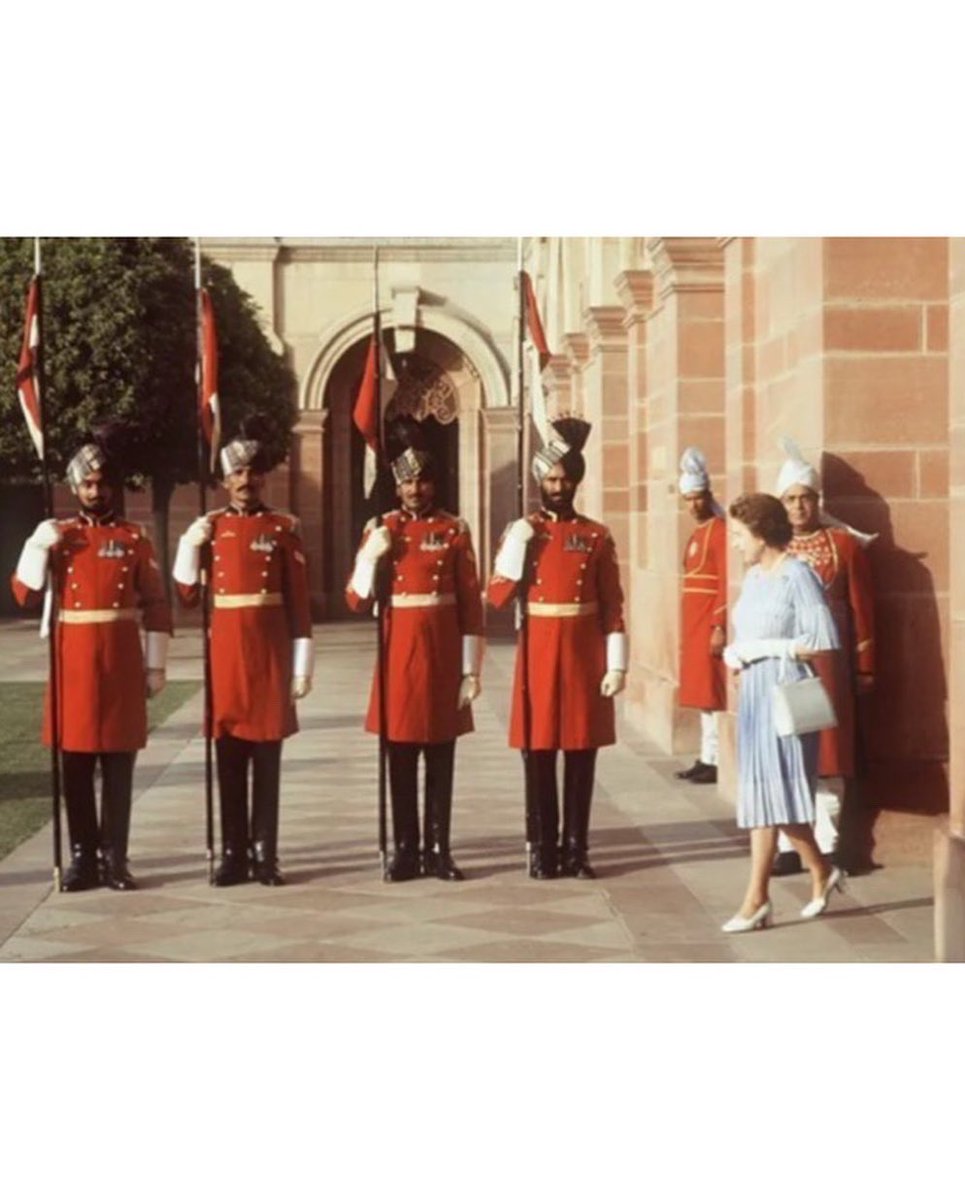 AashniUK's tweet photo. As we celebrate Her Majesty The Queen becoming the first British Monarch to celebrate a Platinum Jubilee, marking 70 years of service, here’s looking back at her royal visits to India in 1961, 1983 and 1997. We thank you for your grace, leadership and service 👑 @RoyalFamily https://t.co/EaqVQQrLyK