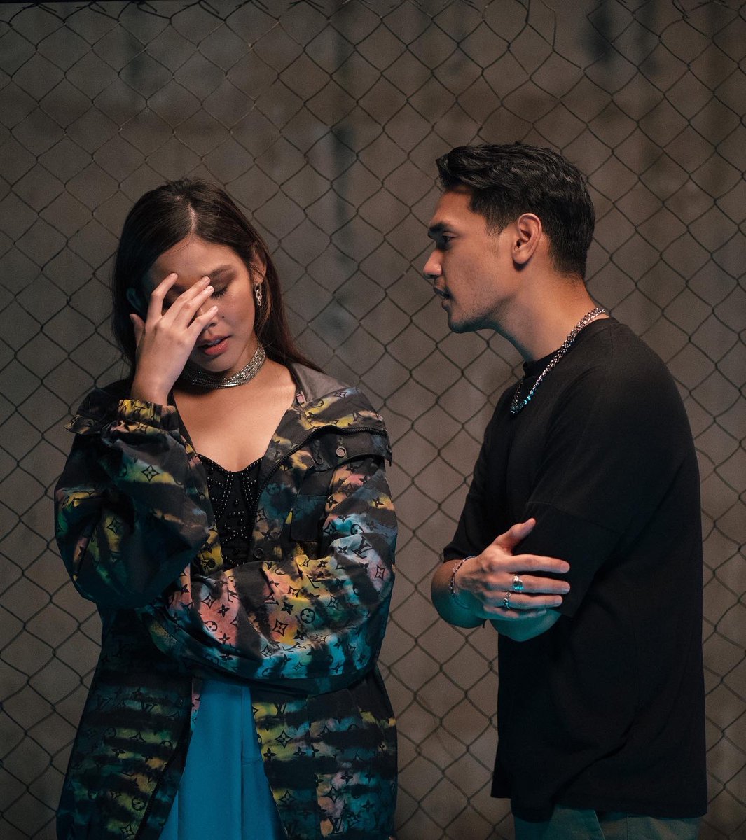 TrinityOptimaP's tweet photo. So Wrong But So Right Music Video, Photo Sketch 📷
Momen-momen di balik layar pembuatan music video #SWBSR @afgan__
Yang belum nonton music videonya, segera meluncur ke Youtube Afgan ya ✨
#afgan #musicvideo #sowrongbutsoright #swbsr #photosketch https://t.co/ZQTrZAOg8r