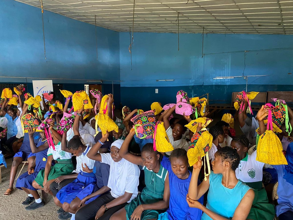 Ftown_Terminal's tweet photo. Period poverty is a major issue across sub Sahara Africa. Innovative sanitary pads acquired through an NGO called Uman Tok were distributed to School going kids from the Sea Side community yesterday the 3rd of June, 2022 https://t.co/o8RlZxIAqR