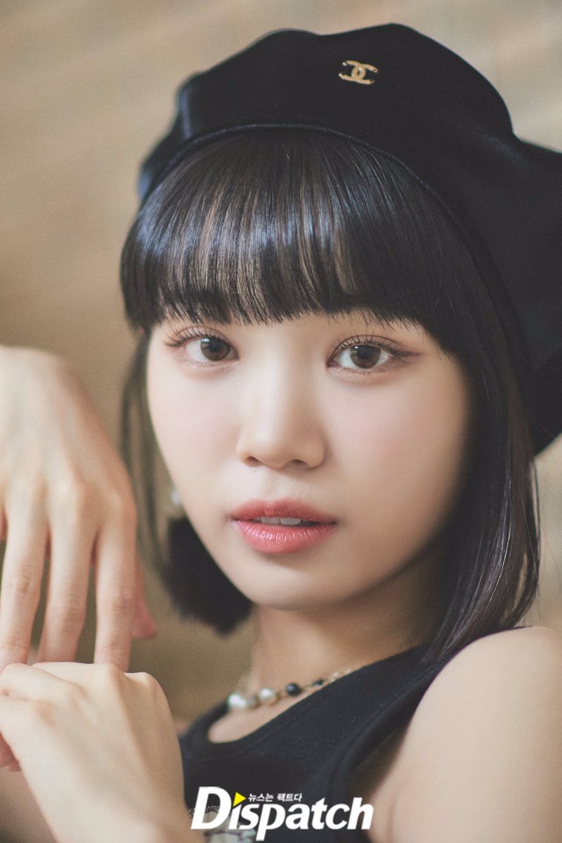 kcwonfiles's tweet image. [💌] [HD 포토] ＂똑단발 미소녀 " | ' LE SSERAFIM' Kim Chaewon (Dispatch | Naver TV) 

🖇️: naver.me/5DbGfcQJ

#김채원 #KIMCHAEWON #LE_SSERAFIM #르세라핌 @le_sserafim