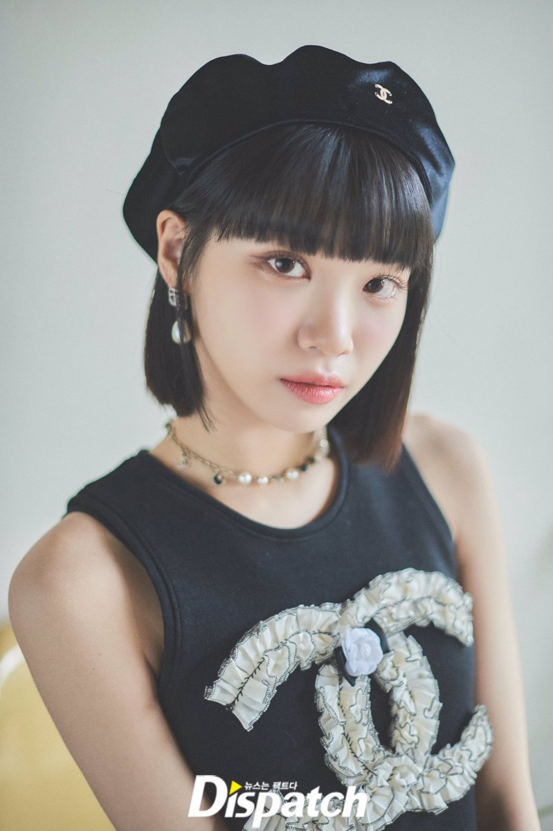 kcwonfiles's tweet image. [💌] [HD 포토] ＂똑단발 미소녀 " | ' LE SSERAFIM' Kim Chaewon (Dispatch | Naver TV) 

🖇️: naver.me/5DbGfcQJ

#김채원 #KIMCHAEWON #LE_SSERAFIM #르세라핌 @le_sserafim