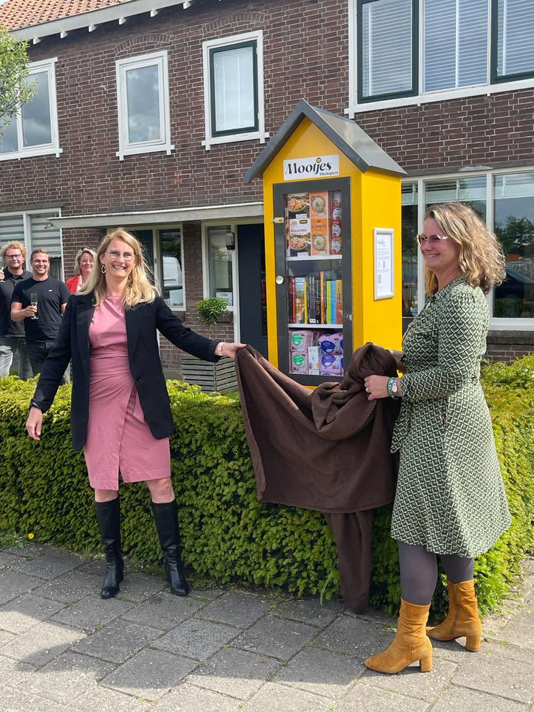 Mootjes-minisupers.                                      De eerste van vele Mootjes is geplaatst, samen een oplossing bieden op vraagstukken als verborgen armoede, eenzaamheid en menstruatiearmoede. De eerste ervaringen overtreffen onze verwachting. jumbomonique.nl/mini-supermark…