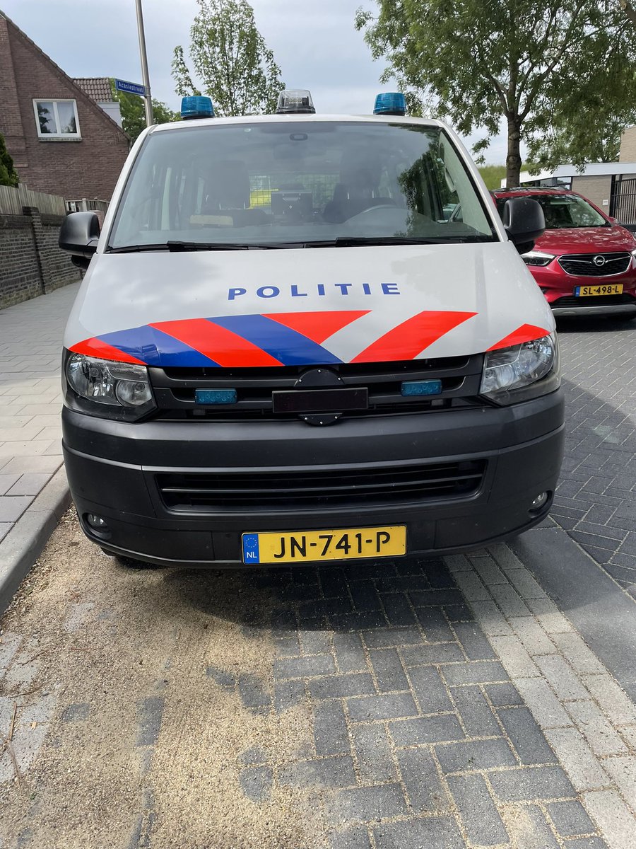 Gisteren met de OvD van de politie Parkstad een dienst meegedraaid. Het was een eye-opener om te beleven hoe deze mensen met hart en ziel hun functie uitoefenen maar ook om te zien hoe schrijnend de tekorten aan mankracht bij de politie zijn. Bedankt Erik Lechner voor deze dag!