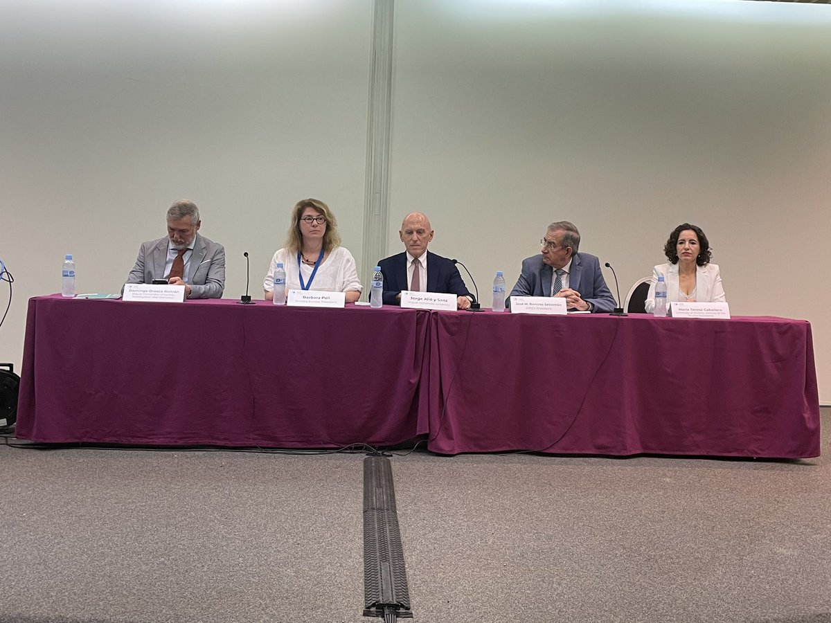 The welcome message of the 6th #EuroAniridiaConference made by:

Jorge Alió y Sanz,Barbara Poli, Yolanda Asenjo García, Dr. José M. Ramírez Sebastián, D. Domingo Orozco Beltrán, Dra. María Teresa Caballero, Dr. Antonio Piñero Bustamante.