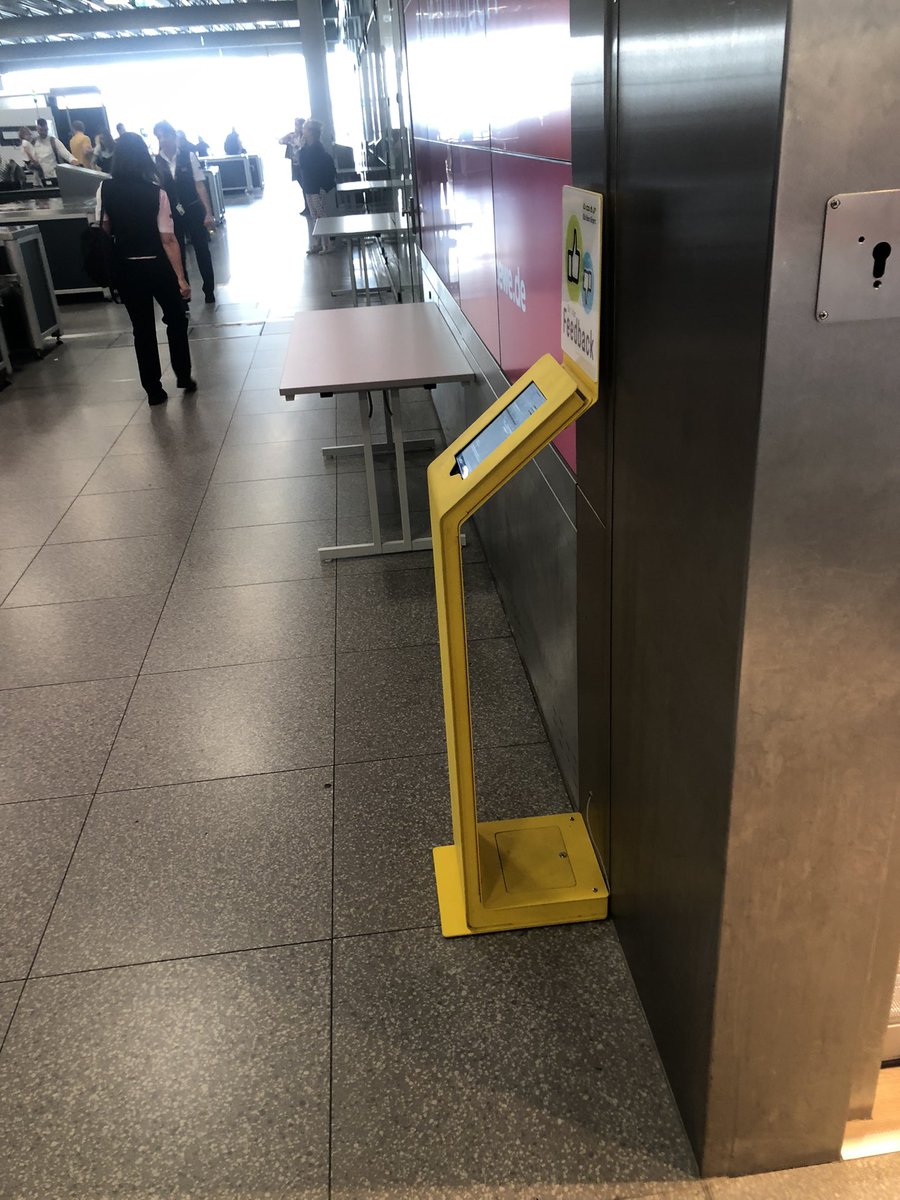 Feedback Kultur am #FlughafenKöln Bonn: wenn es mal so richtig schlecht läuft, sollte man unbedingt sicherstellen, dass die sowieso schon versteckten Geräte zufällig BEIDE NICHT FUNKTIONIEREN 😩