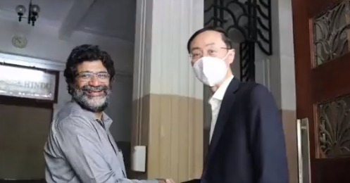 #Chinese Ambassador visits the headquarters of English daily ‘The Hindu’ ! 

Chinese policies are always endorsed by The Hindu !

As India is a democracy, the #Constitution gives everyone the freedom to propagate their ideologies 

sanatanprabhat.org/english/56874.…

#China 
<a href="/TrulyMonica/">Monica Verma</a> 
+