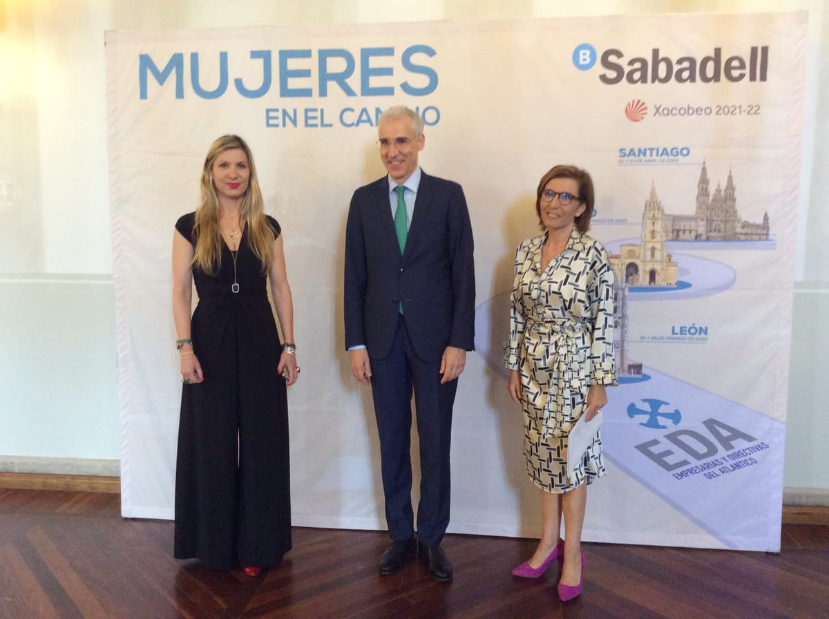 Después de una emotiva inauguración de la última etapa de Mujeres en el Camino junto a <a href="/BancoSabadell/">Banco Sabadell</a> <a href="/ExecutivasG/">Executivas de Galicia</a> y el Vicepresidente primero de la <a href="/Xunta/">Xunta de Galicia</a> Francisco Conde, 👟 iniciamos el último tramo.

¡Hoy llegamos a la catedral de Santiago!💪

¡Avanzamos por la igualdad!