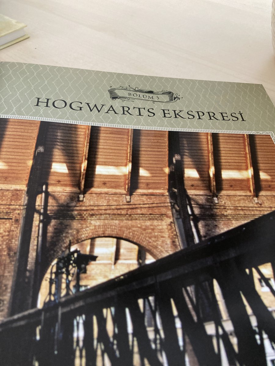 MabbelsAtolye's tweet photo. Film Dehlizi serisinin yeni kitabı Diagon Yolu, Hogwarts Ekspresi ve Sihir Bakanlığı'nın satışı devam ediyor. @mosyotaha 

⛓️ Lansman özel fiyatıyla satın almak için: https://t.co/zwvueJquQb https://t.co/LkOJ3NTm1K