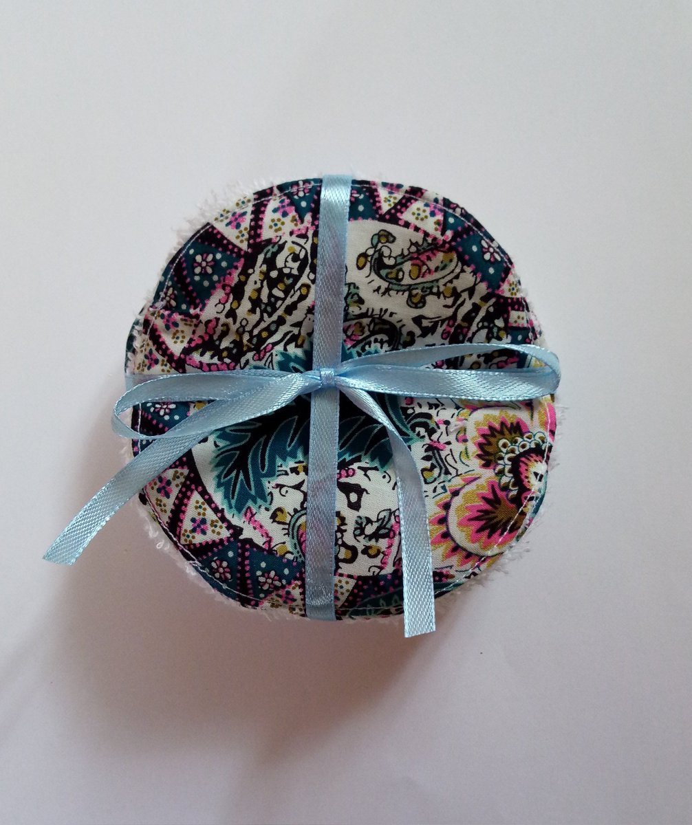 bybelette76's tweet photo. Réalisation: lot de petites lingettes lavable cadeaux pour les maîtresses d'école 😀
#zerodechet #lingettes #lingettelavable #couture https://t.co/fhpRq8AZj9