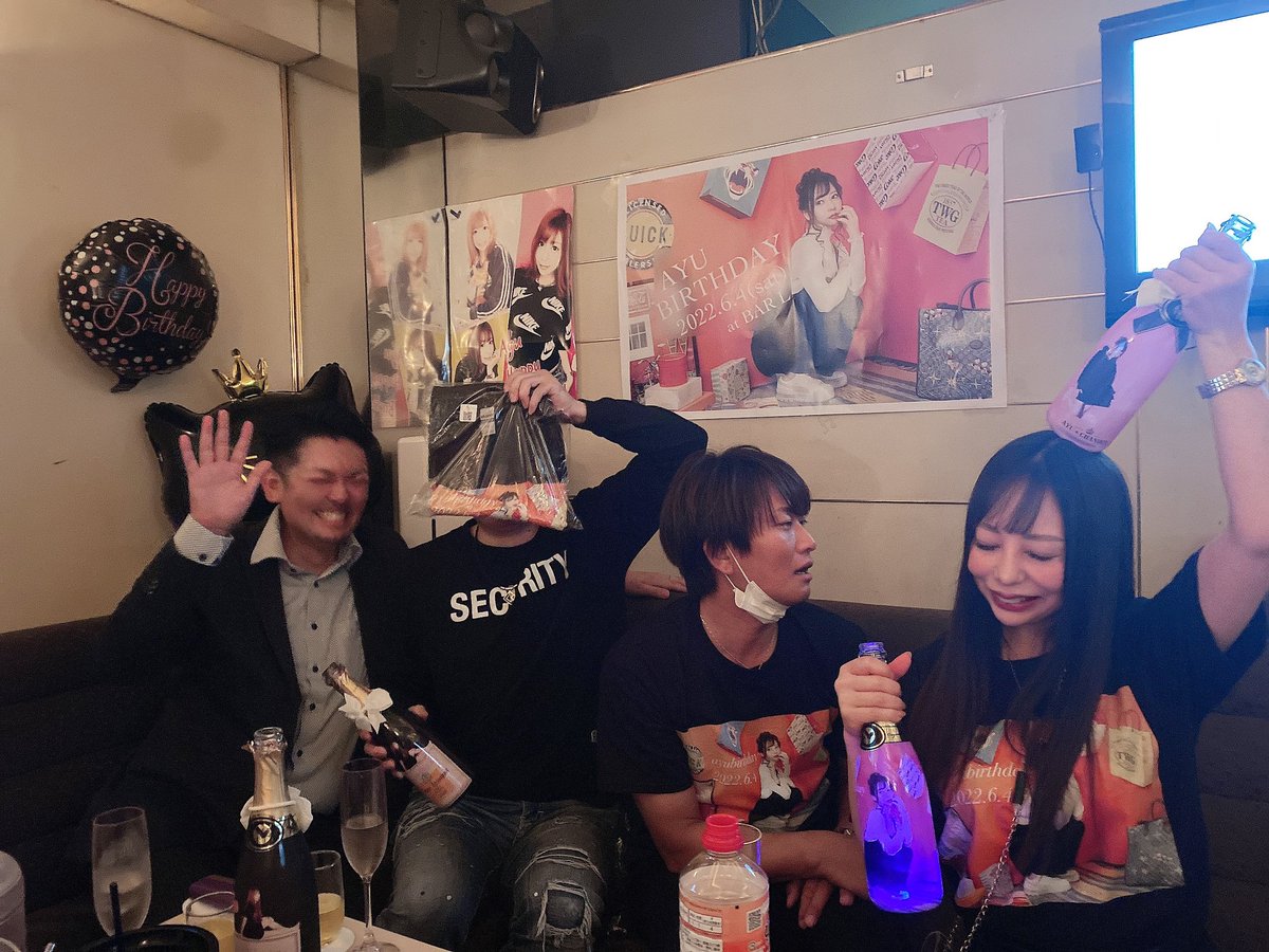 ayuminminminnie's tweet photo. 🐟ちゃん幸せすぎた(*´-`)❤️
🐟ちゃん、売り上げ金を見失い、
泣いて騒いだ挙句、レジではなく
レンジの中に入っていた
嘘のようで本当の話し、、
🐟ちゃん本当にポンコツだから
助けてね😭
お手伝いゲストが日々来てくれる予定は予定😣
予定は未定(　˙3˙　) https://t.co/uQ5fAicw7c