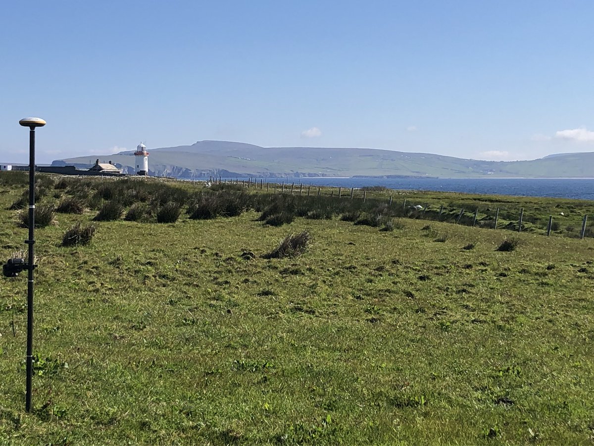 PMcIBuildServ's tweet image. I’ve had worse spots - surveying #SaturdayVibes #planningpermission #landsurveying @wildatlanticway #lighthouse #cottage #design