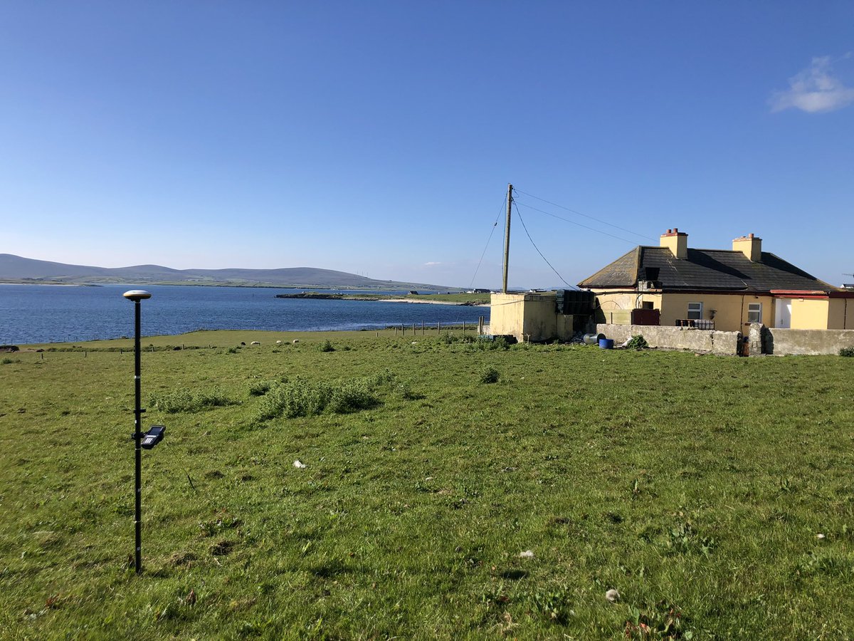 PMcIBuildServ's tweet image. I’ve had worse spots - surveying #SaturdayVibes #planningpermission #landsurveying @wildatlanticway #lighthouse #cottage #design