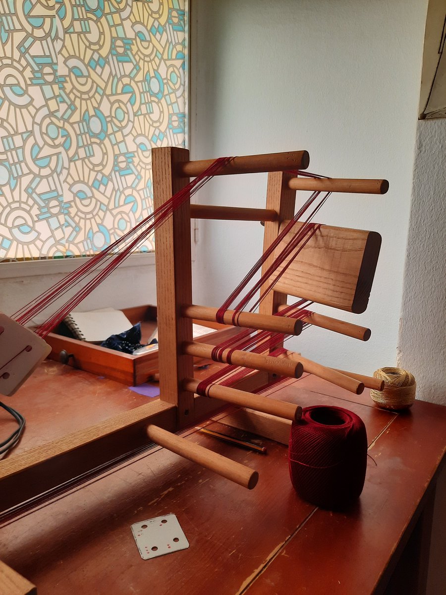 larptist's tweet photo. 6 tabletas de 22 va a llevarme un rato...
#tabletweaving #larptist #loom #inkleloom #reenactment https://t.co/41y6DHwqU4