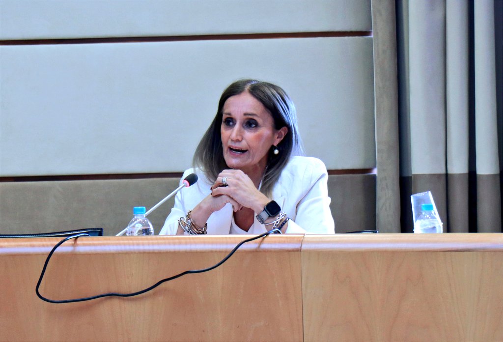 Uni_Salesiana's tweet photo. 🔛 Seminario "Diagnosi culturale e questione antropologica".
Prof.ssa Cristiana #Freni: "I #giovani hanno bisogno dei nomi. #Sostantivo significa appunto #fondamento".
@FSC_unisal  @IUSTOReba @IUS_VE https://t.co/OTn7xQWFTn