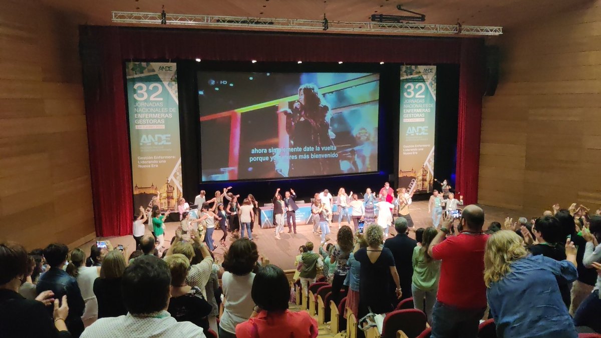 Acabando en alto las #32ANDE con <a href="/mjalavareyes/">Mª Jesús Álava Reyes</a> Ha conseguido contactar con las emociones de un auditorio entregado y nos recuerda lo necesario que es crear un buen ambiente de trabajo.