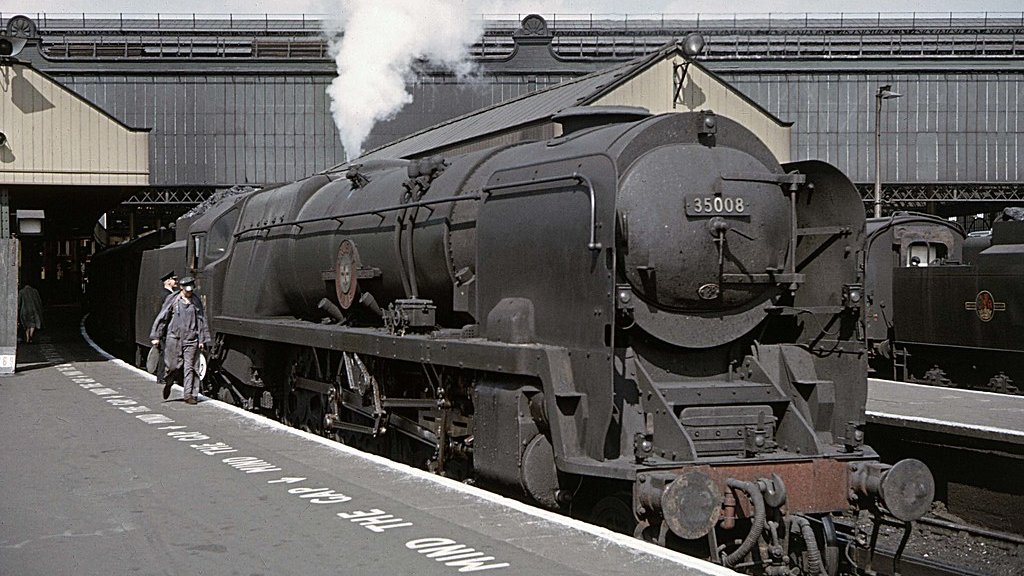 trainsongsbook's tweet photo. In 3rd place it's 'Waterloo Sunset' by The Kinks, the best song ever written about people watching. Inspired by John Schlesinger's 1961 documentary 'Terminus', which charts a day in the life of London's Waterloo station. The fine wine of train songs. 
#trainsongstop10 https://t.co/LjKpDMsPUM