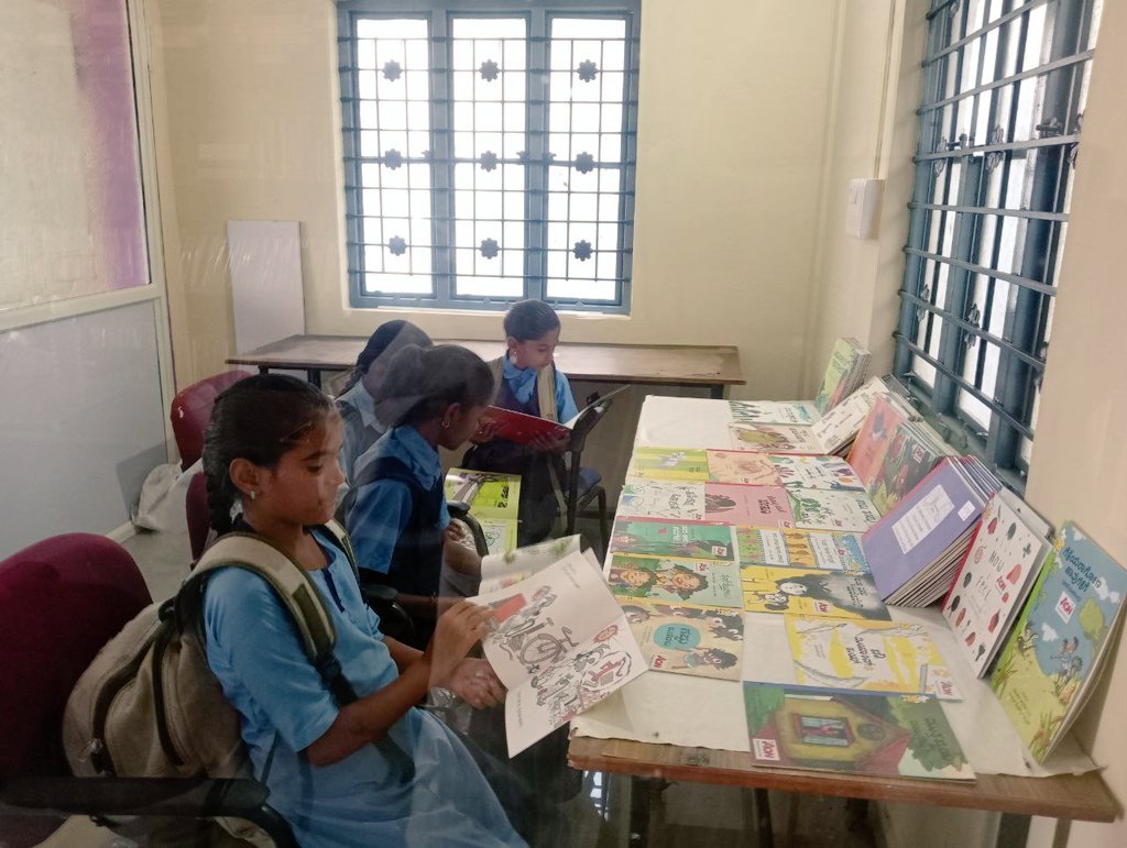 mopr_goi's tweet photo. Libraries, maintained by Gram Panchayats in #Karnataka, provide equal & equitable access to a range of information resources/ services for all people of the community, and continue to serve people of every age group. Here's a glimpse of some #RuralLibraries / #PanchayatLibraries. https://t.co/b3FuZHnwlH