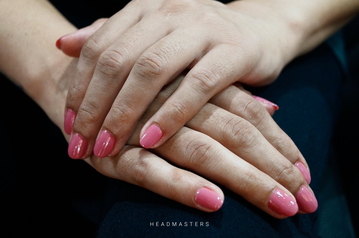 Headmastersug's tweet image. Beautiful nails for a pretty lady.
