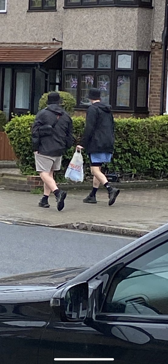 Just seen Kevin &amp; Perry head towards London underground station to a festival near you likely <a href="/CreamfieldSouth/">Creamfields South</a> #Chelmsford #AlIiWantToDoIsDoIt #YesMrsPatterson #ThankYou