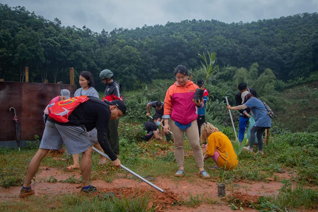 MangThu2's tweet photo. For World Environment Day at the KIO headquarters of Laiza, people planted more than 2000 trees and plants.  #2022Jun4Coup #AgainstCCP #MilkTeaAlliance #WhatsHappeningInMyanmar https://t.co/ovzGrQElTL