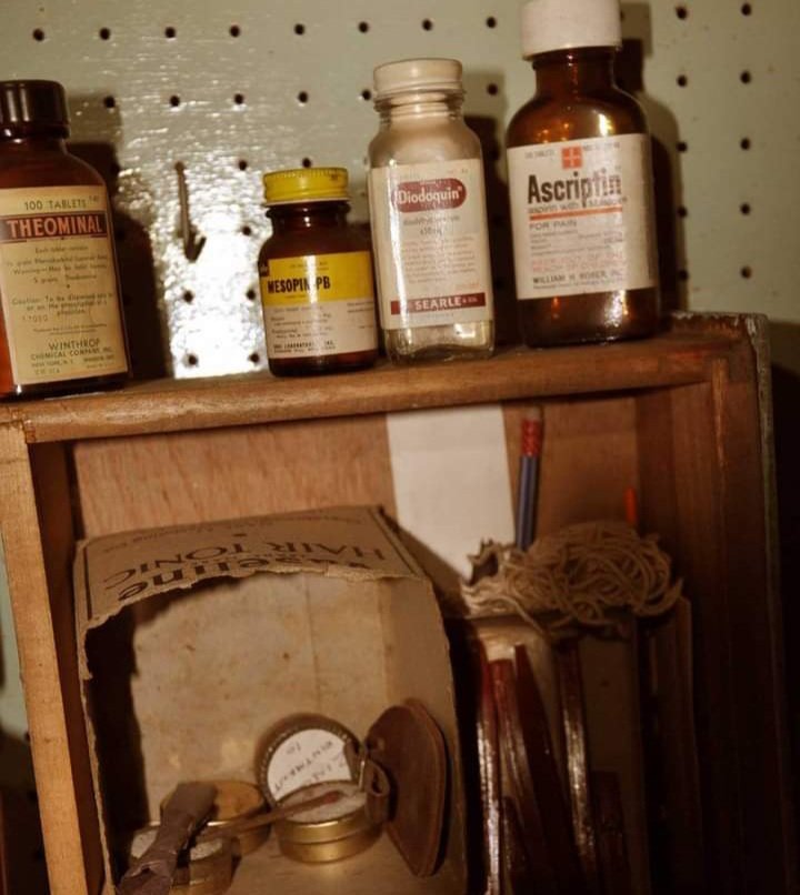 Fafilove99's tweet photo. Expired #medication From 1959.
#urbexandchill #abandonedworld #explore #rsa_urbex #urbexphotography #lostplaces #photo #drugstore #bottle #pills #a_2nd_look #AbandonedPlaces https://t.co/ZYdkiXQ7ub