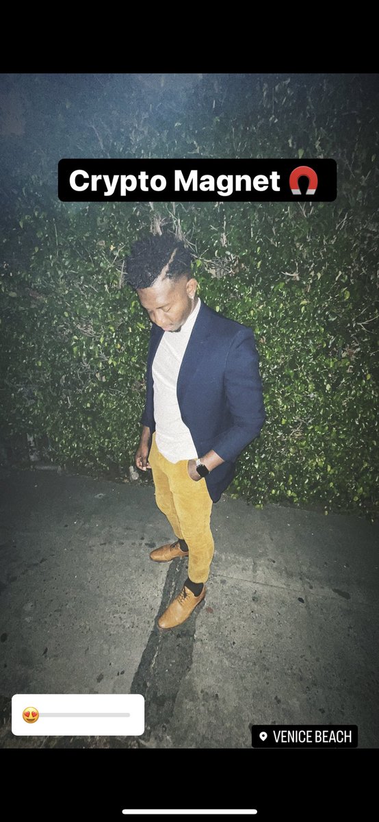 DnariusLewis's tweet photo. On some #CryptoMagnet Vibes out here in Venice Beach vibing at the @goodworkhouse party 🎶🎉 #DeFi https://t.co/cDm1MYn9Ux