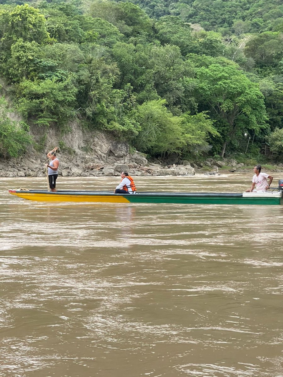 cesarpicon's tweet photo. Nuestro Presidente durmió anoche en casa d Arnulfo, humilde pescador de Honda, Tolima. A esta hora acompaña la faena. @petrogustavo es el que mejor conoce país: Recuperará IDEMA, https://t.co/eLFf0mLGC9