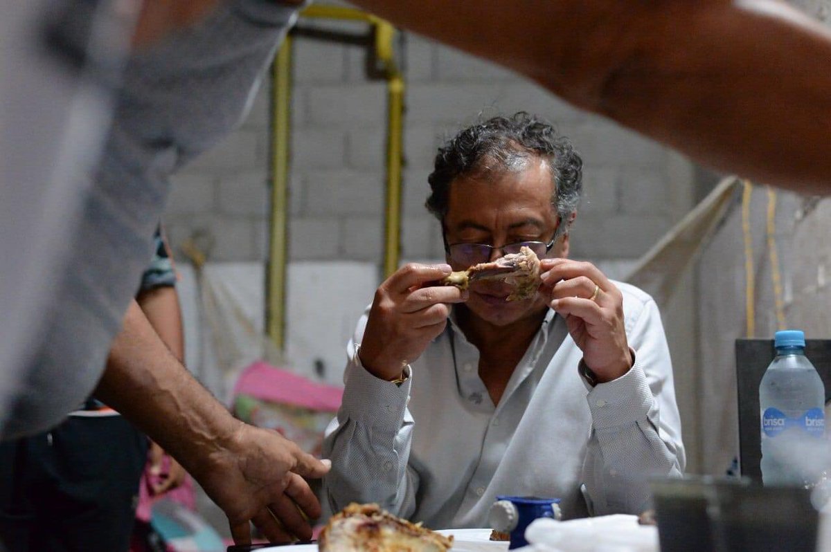 cesarpicon's tweet photo. Nuestro Presidente durmió anoche en casa d Arnulfo, humilde pescador de Honda, Tolima. A esta hora acompaña la faena. @petrogustavo es el que mejor conoce país: Recuperará IDEMA, https://t.co/eLFf0mLGC9