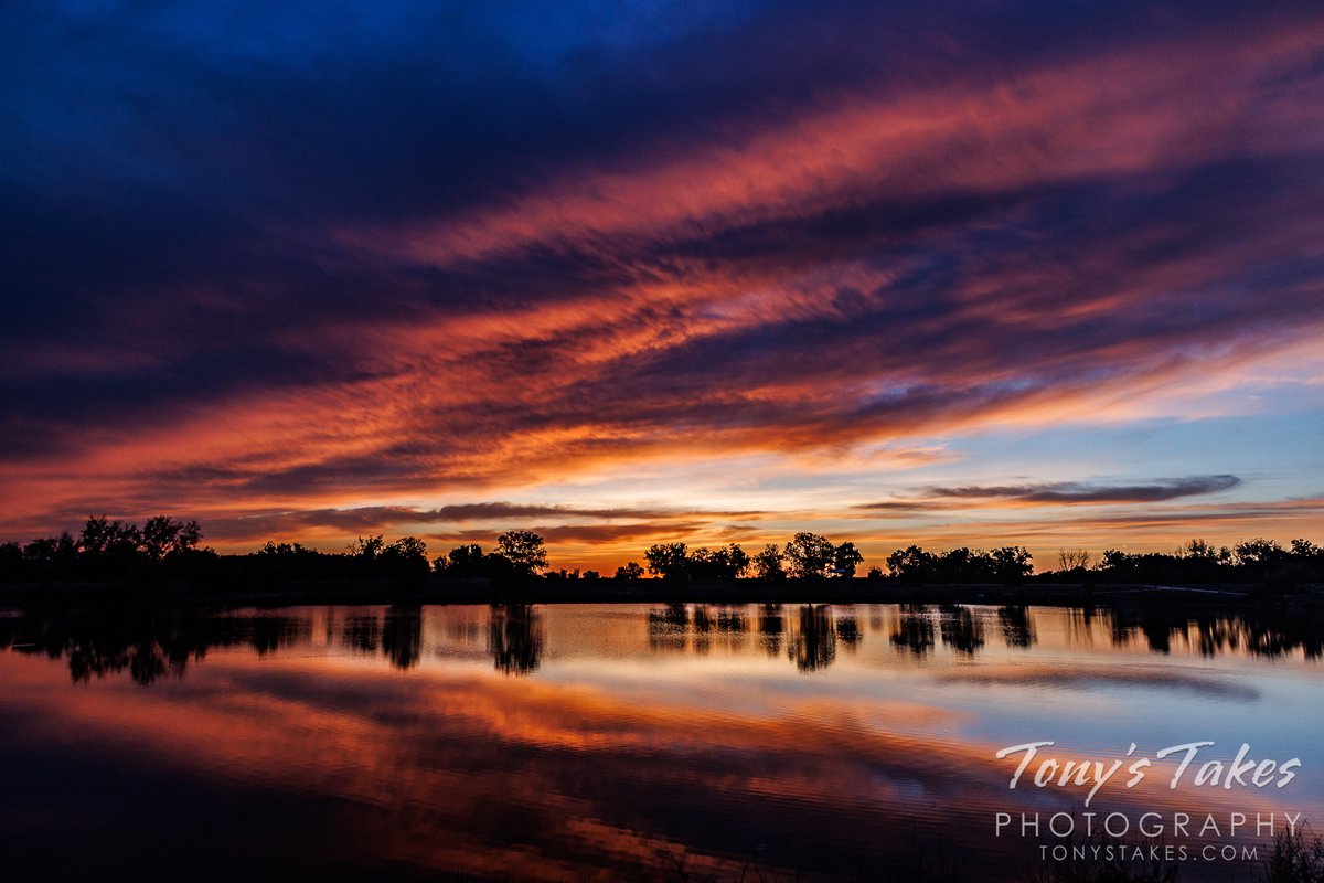 A stunning Colorado sunrise. Let's call it #SunriseSaturday. Taken one week ago as I headed out on my photo walk, this scene clearly required some attention. Yup, not many better ways to start the day!

#landscape #landscapephotography #Colorado #Canon #EOSR5 #sunrise #cowx