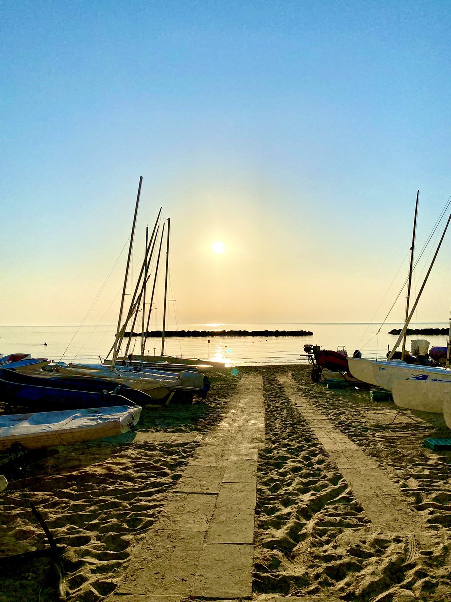 RegoliClaudia's tweet image. •Buongiorno così• 🥰

🌅 #sunrise #firstsunrise 🌊 #sun #Love  #saturdaymood #lovemare✨ 🏃‍♀️