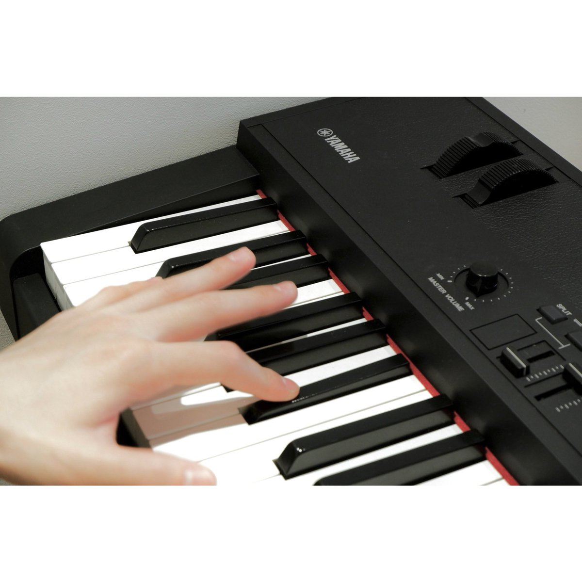 Noah_ochanomizu's tweet photo. 【#機材情報 】
#CP40 #YAMAHA
ヤマハユーザーの皆さまお待たせしました!
御茶ノ水店にて、YAMAHAの電子ピアノレンタル開始です!
生のピアノに近い音を再現し、操作も簡単!
是非ご利用ください🥹🧡
(¥330-/h)
#ピアノコンクール
#弾き語り女子
#弾いてみた #noah #御茶ノ水 https://t.co/SC8m5gbkpI