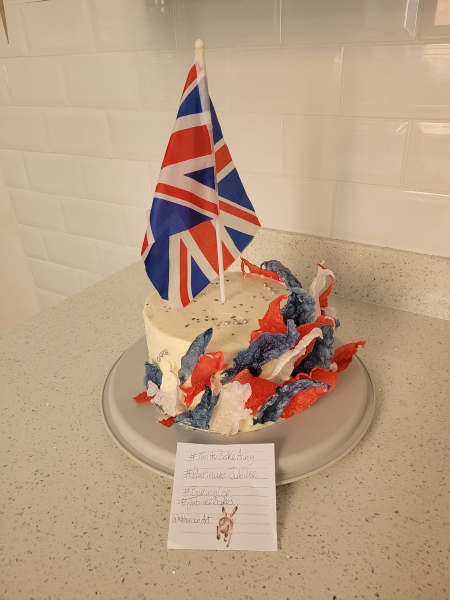 NHarrisonArt's tweet photo. Jubilee cake for my friends party this afternoon. Lemon drizzle sponge, with zingy lemon buttercream. #twitterbakealong #platiniumjubilee #bakingcop #BAKE @marybethxx6 @Rob_C_Allen @thebakingnanna1 https://t.co/kzUCz7ZSjm