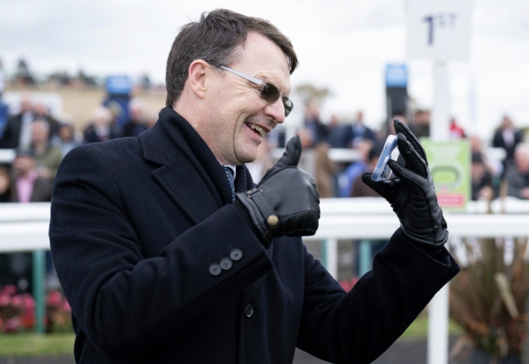 racingblogger's tweet photo. 💷 If STONE AGE wins the Derby for AIDAN O’BRIEN I'll give £100 CASH to one of you lucky people! 🇮🇪 

To Enter: 👇

1️⃣ RT this Tweet
2️⃣ Follow @racingblogger

📸 https://t.co/9HUhvMfNLu

#EpsomDerby #Horse #Win https://t.co/aohnwB1YYx