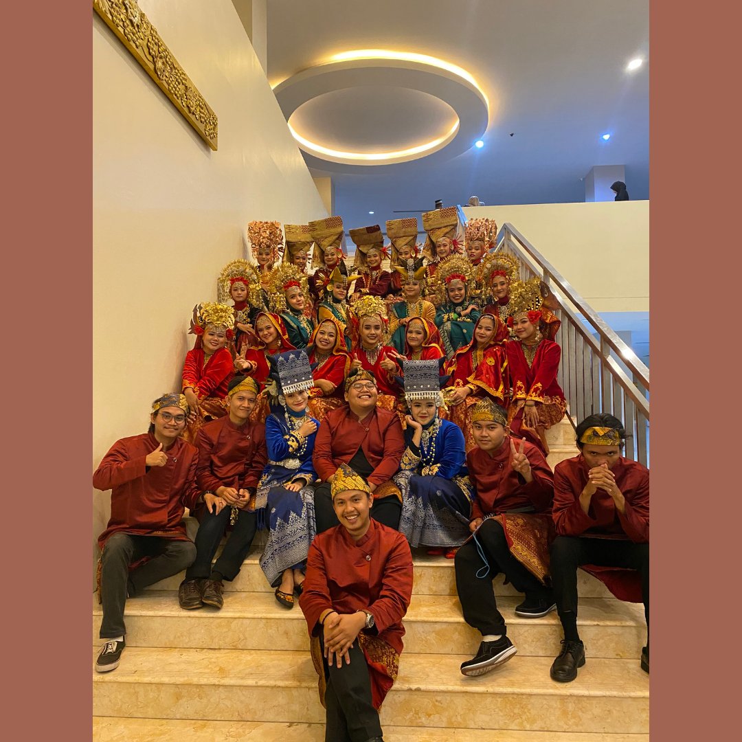 UKS_Unand's tweet photo. 25.05.2022
.
.
Foto Bersama Paduan Suara UKS Unand dalam acara GEBU MINANG
.
.
#paduansuara
#ANDALASWARA
#UKSUNAND https://t.co/AuUMd9SJo3