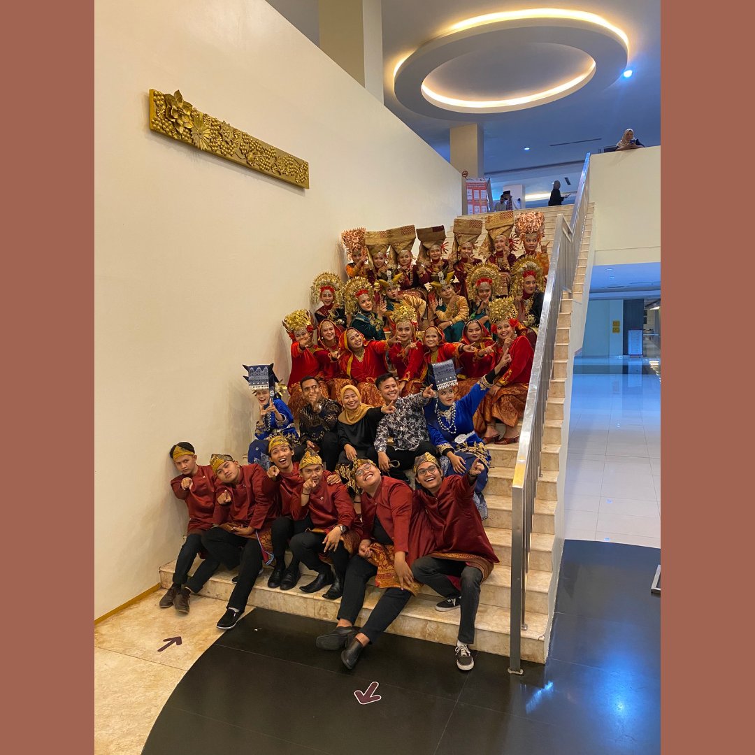 UKS_Unand's tweet photo. 25.05.2022
.
.
Foto Bersama Paduan Suara UKS Unand dalam acara GEBU MINANG
.
.
#paduansuara
#ANDALASWARA
#UKSUNAND https://t.co/AuUMd9SJo3