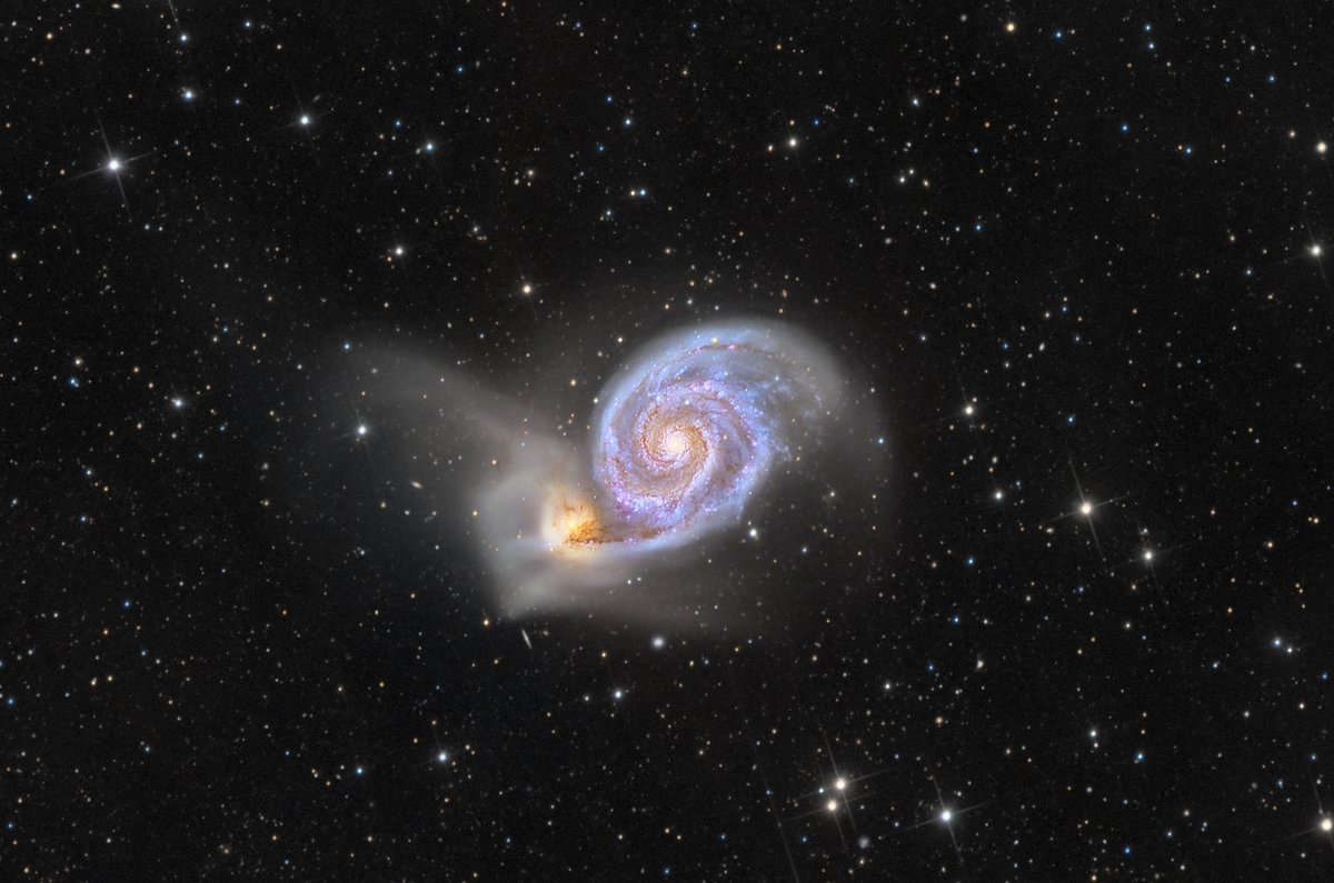 RMGreenwich's tweet photo. Astronomy lovers are in for a treat this month! Discover some of the things to look out for in June:

🌌 A string of galaxies
🌕 Supermoon
🌞 Summer Solstice

Find out more: https://t.co/Dr0czHd1NV 

📸 Dance of Galaxies © Bence Toth #APY13 https://t.co/gQEQAJQJRk